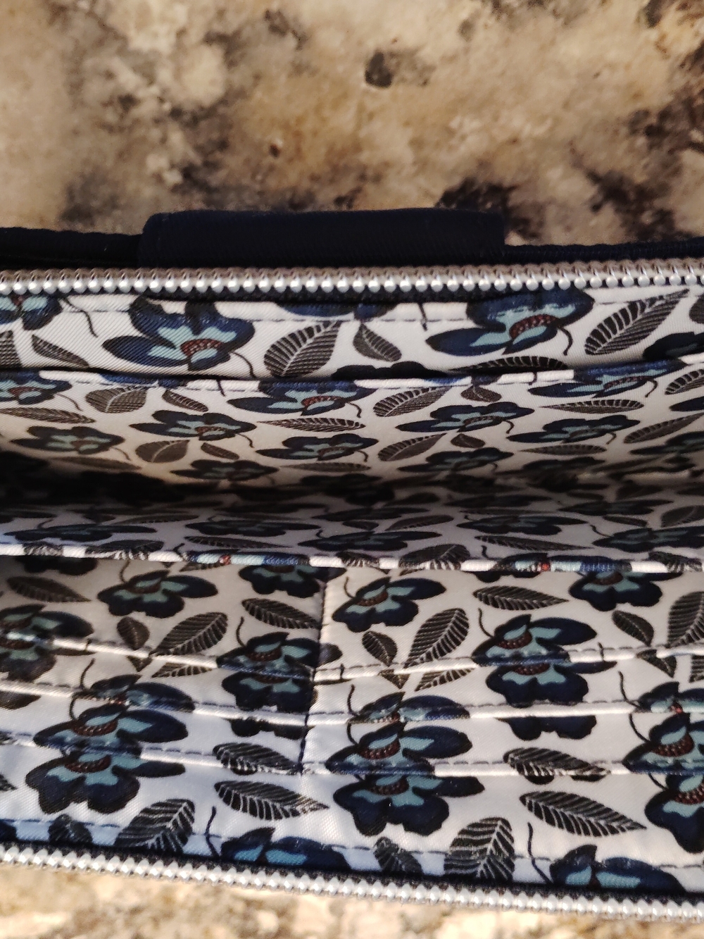 Vera Bradley Deep Navy Quilted Turn-Lock Wallet. New Gorgeous Large - Picture 3 of 5